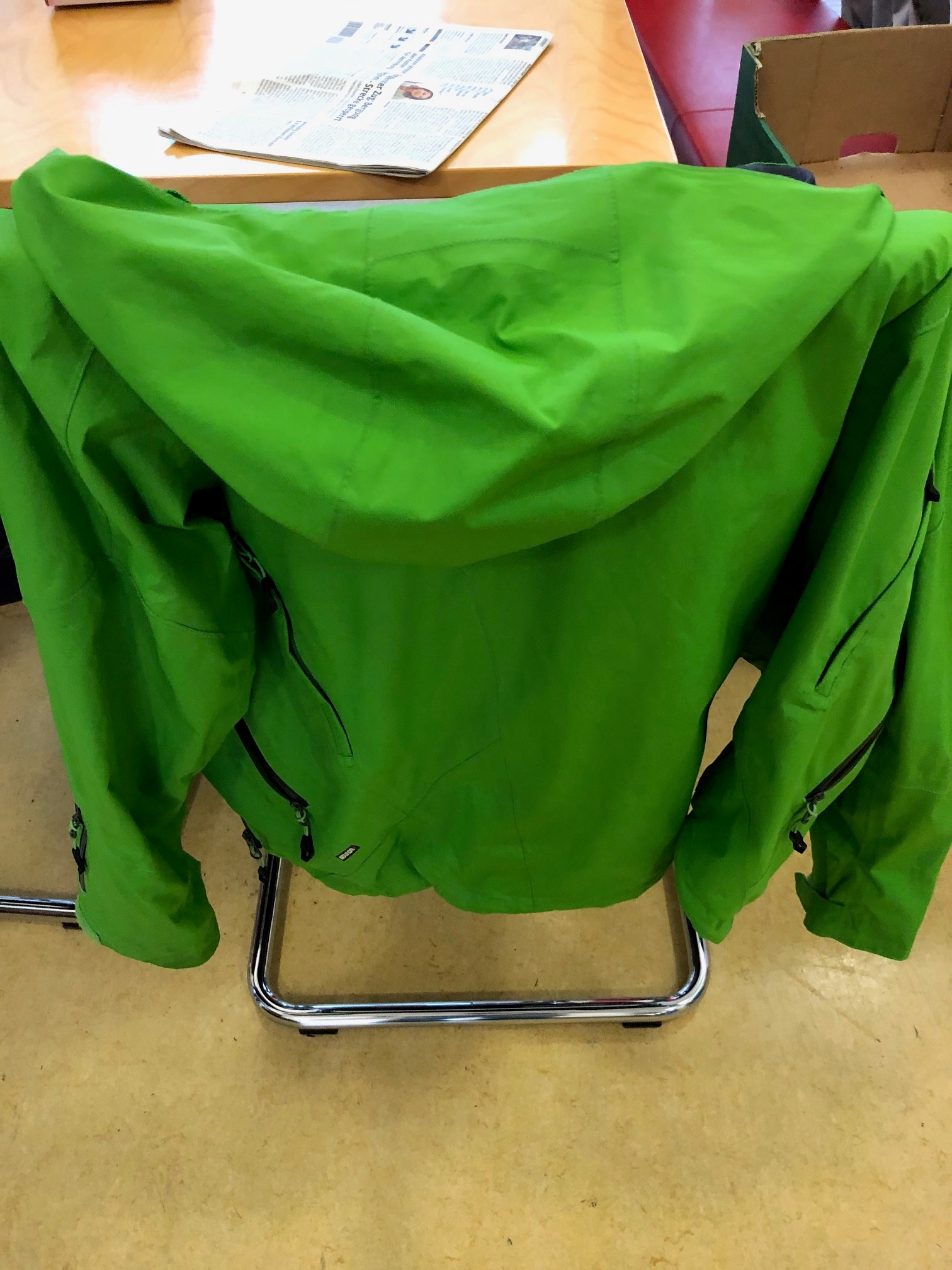 Fundsachen vom KonfiCamp 2025 grüne Regenjacke