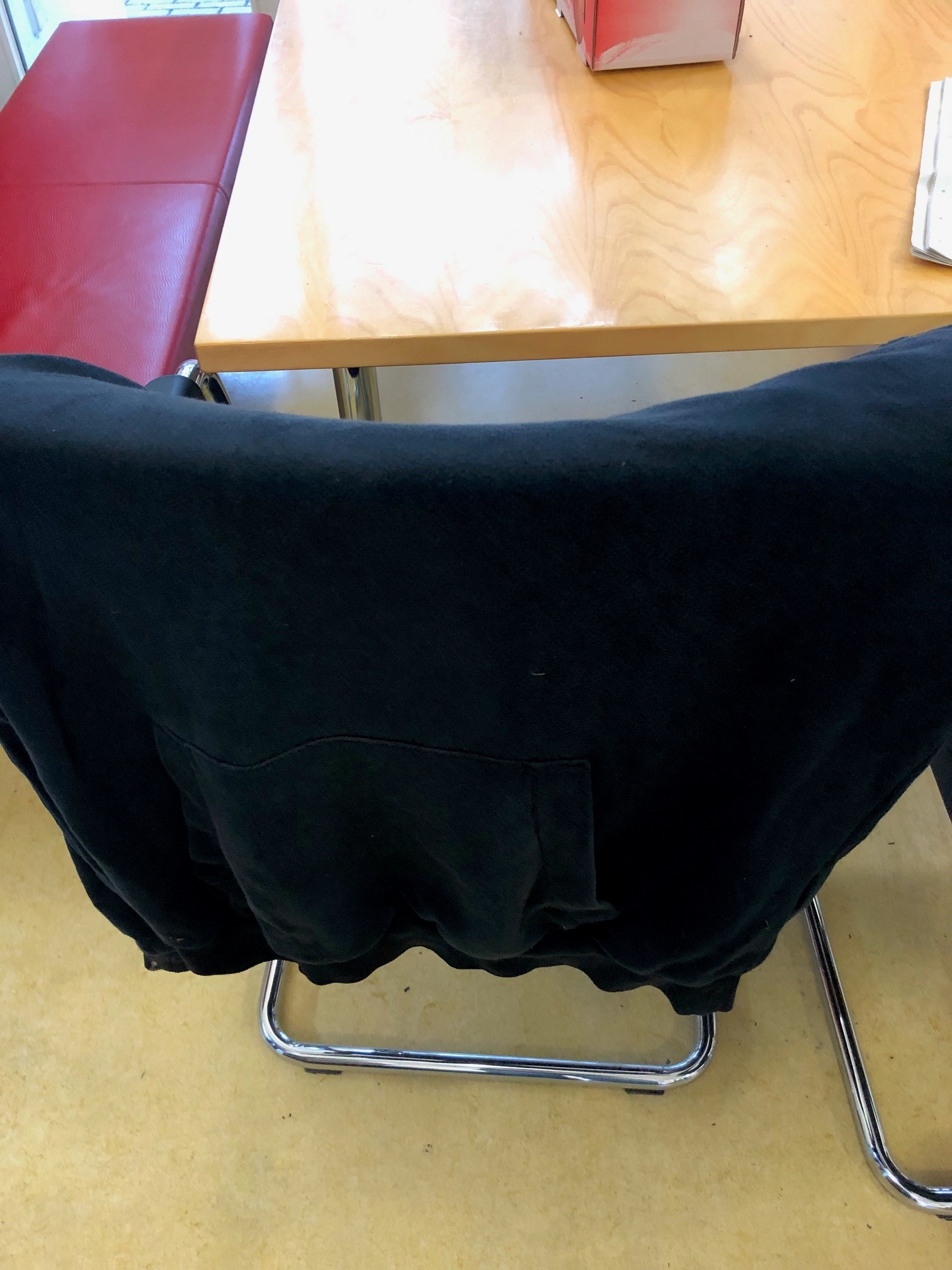 Fundsachen vom KonfiCamp 2025 blauer oder schwarzer Pullover